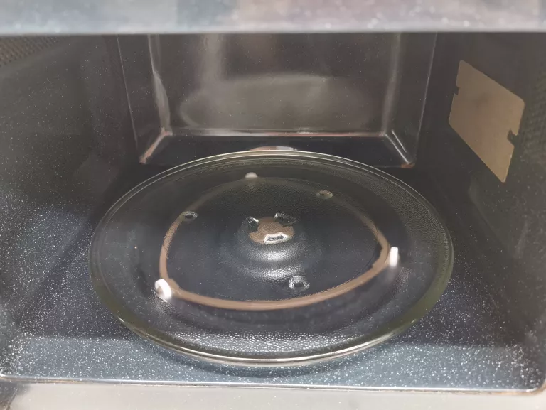 KUCHENKA MIKROFALOWA SAMSUNG ME83M