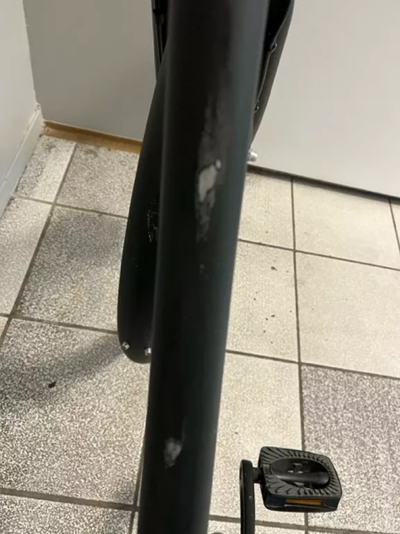 rower-elektryczny-miejski-cortina-ladczarny-kolor-czarny