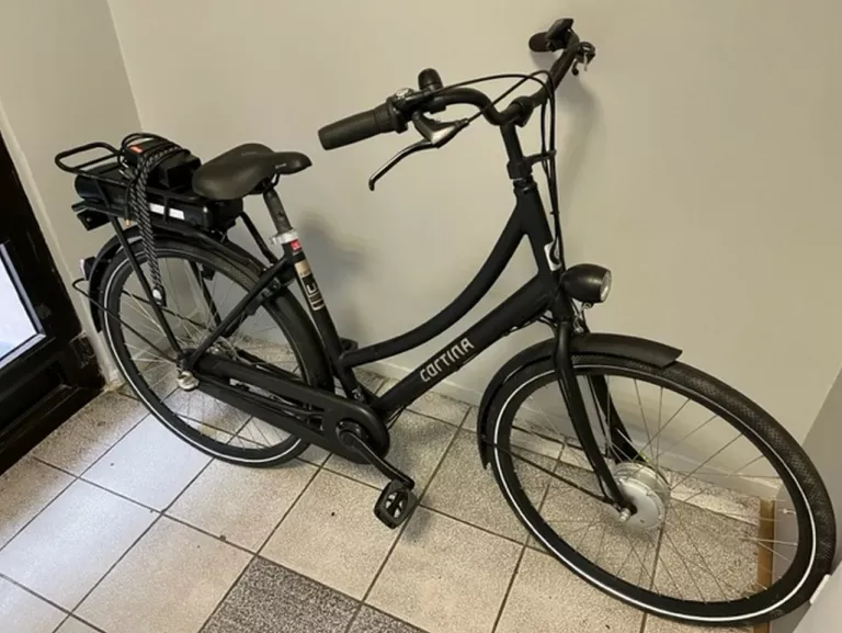 rower-elektryczny-miejski-cortina-ladczarny-rozmiar-ramy-wieksza