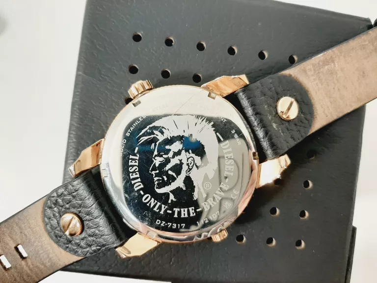 zegarek-diesel-dz7317-ksztalt-koperty-okragla