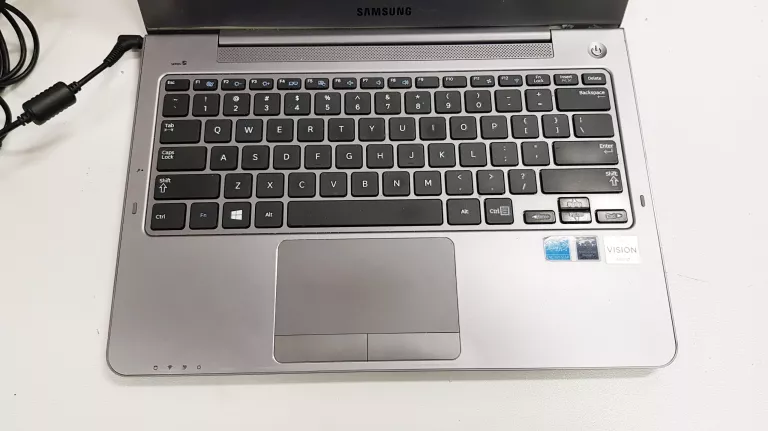 LAPTOP SAMSUNG 535U3C-A01 *OPIS*