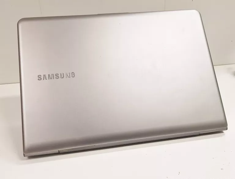 LAPTOP SAMSUNG 535U3C-A01 *OPIS*