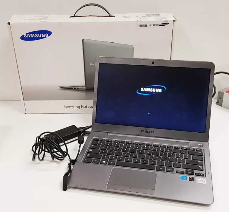 LAPTOP SAMSUNG 535U3C-A01 *OPIS*