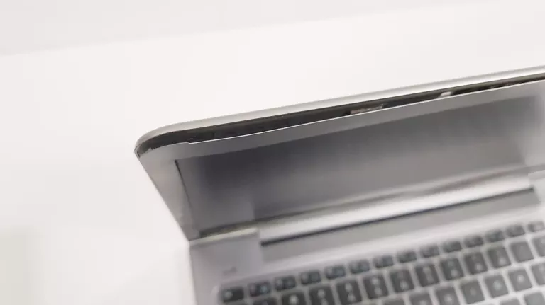 LAPTOP SAMSUNG 535U3C-A01 *OPIS*