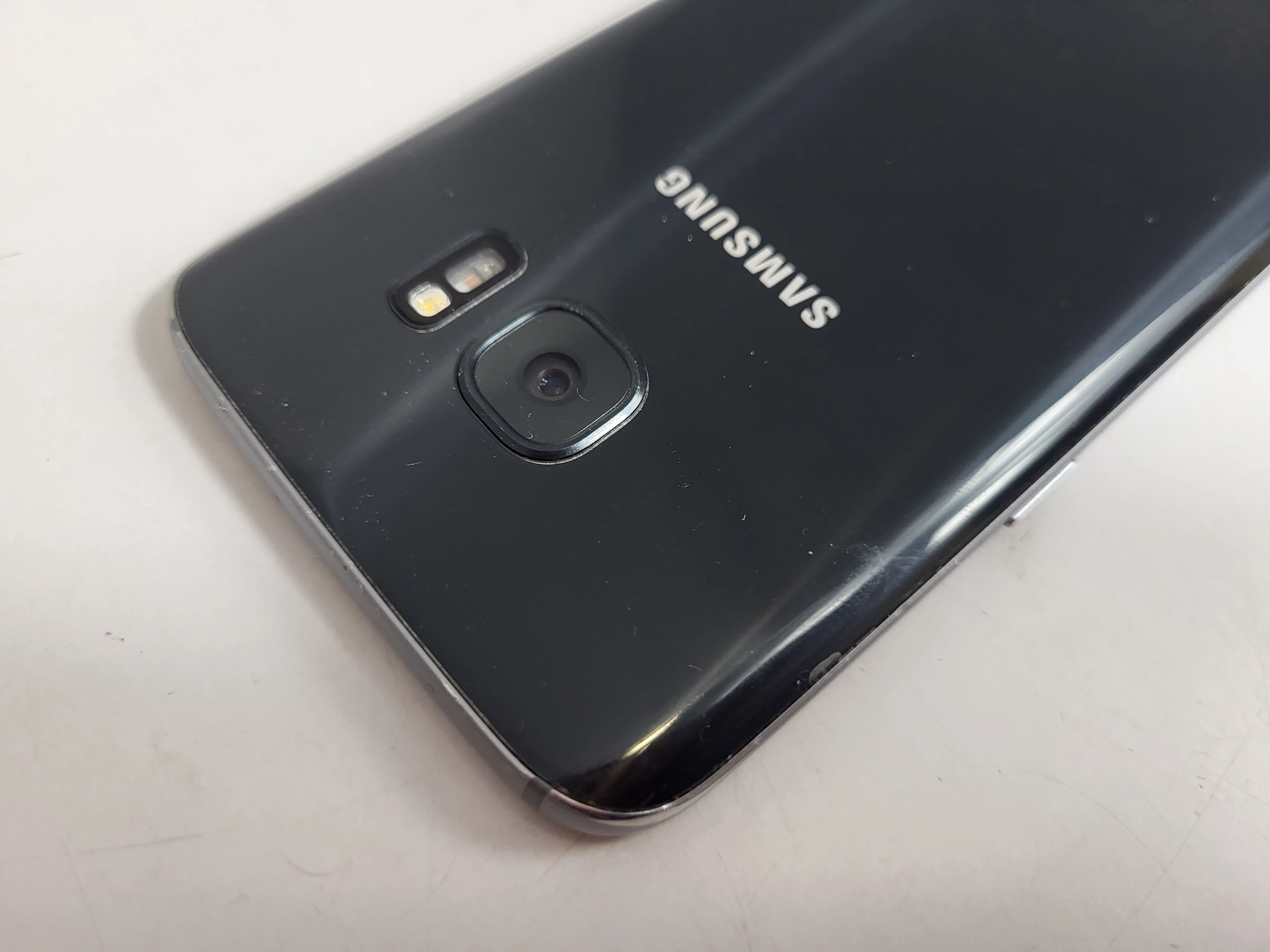 telefon-samsung-galaxy-s7-pamiec-ram-2-gb