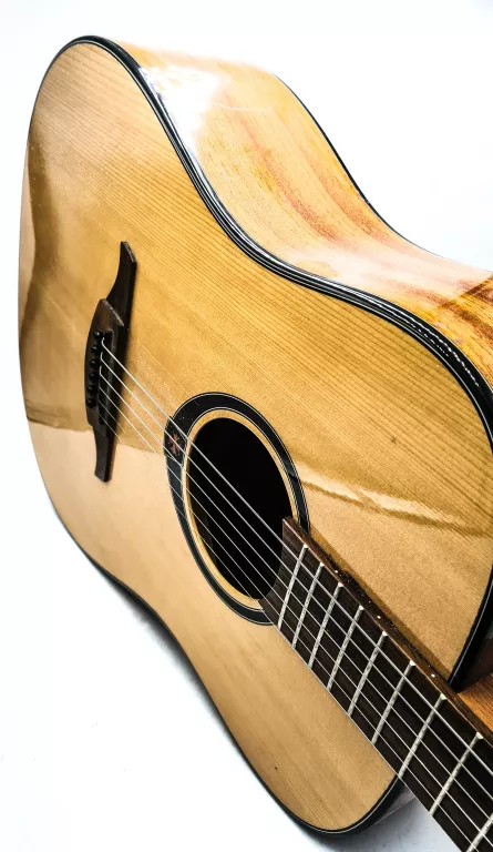 GITARA TRAMONTANE T66D