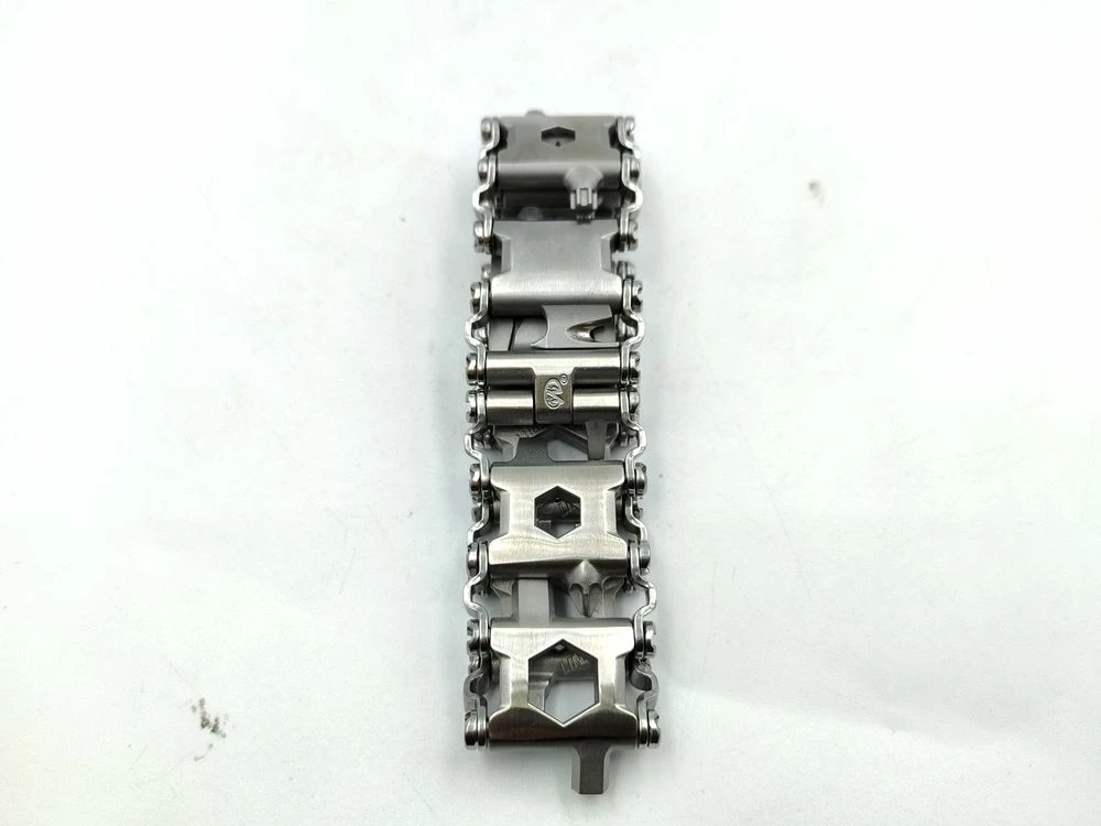 multitool-leatherman-bransoleta-srebrna-narzedzia-otwieracz-do-kapsli