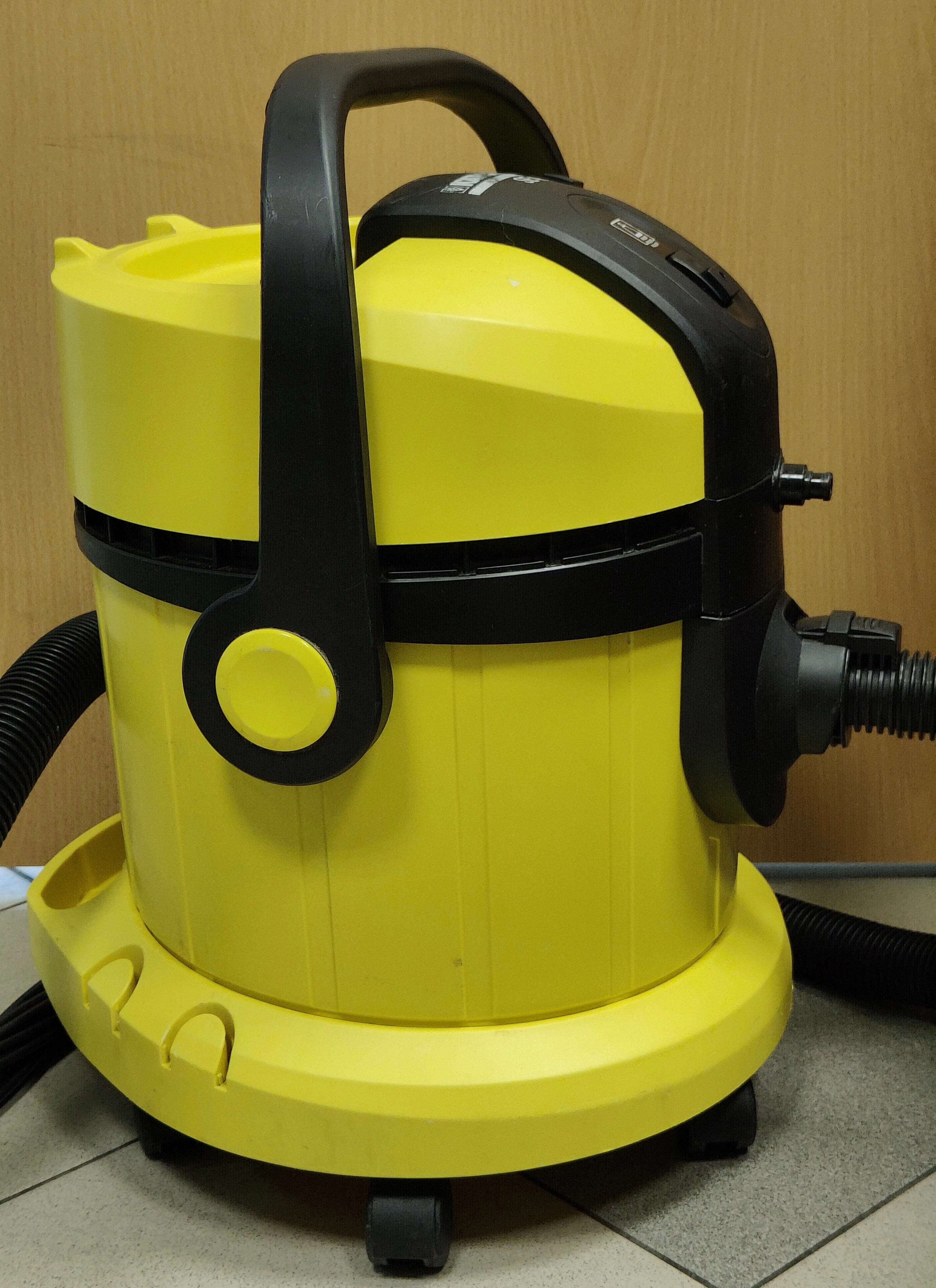 odkurzacz-pioracy-karcher-se-4001-1081-1300-stan-uzywany