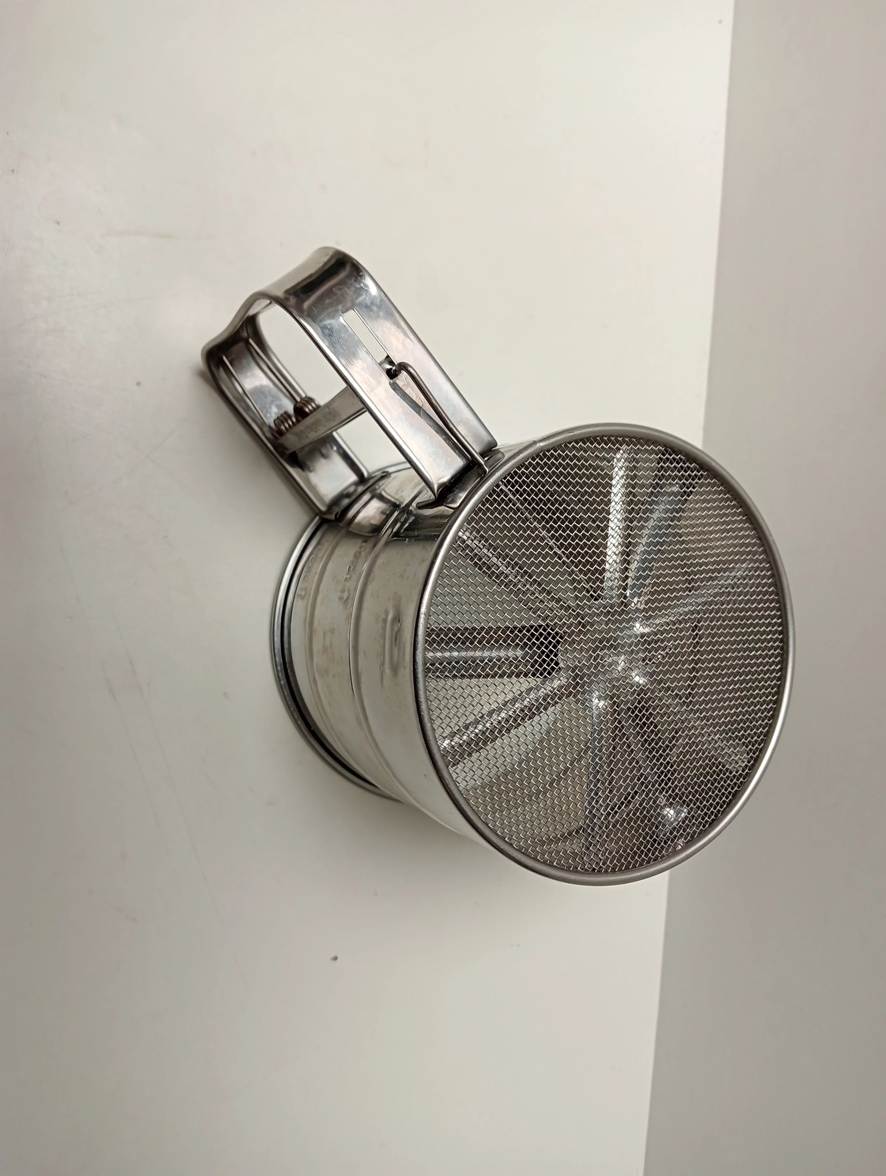 przesiewacz-sitko-maki-cukru-pudru-kubek-stalowy-ean-gtin-5906716911621