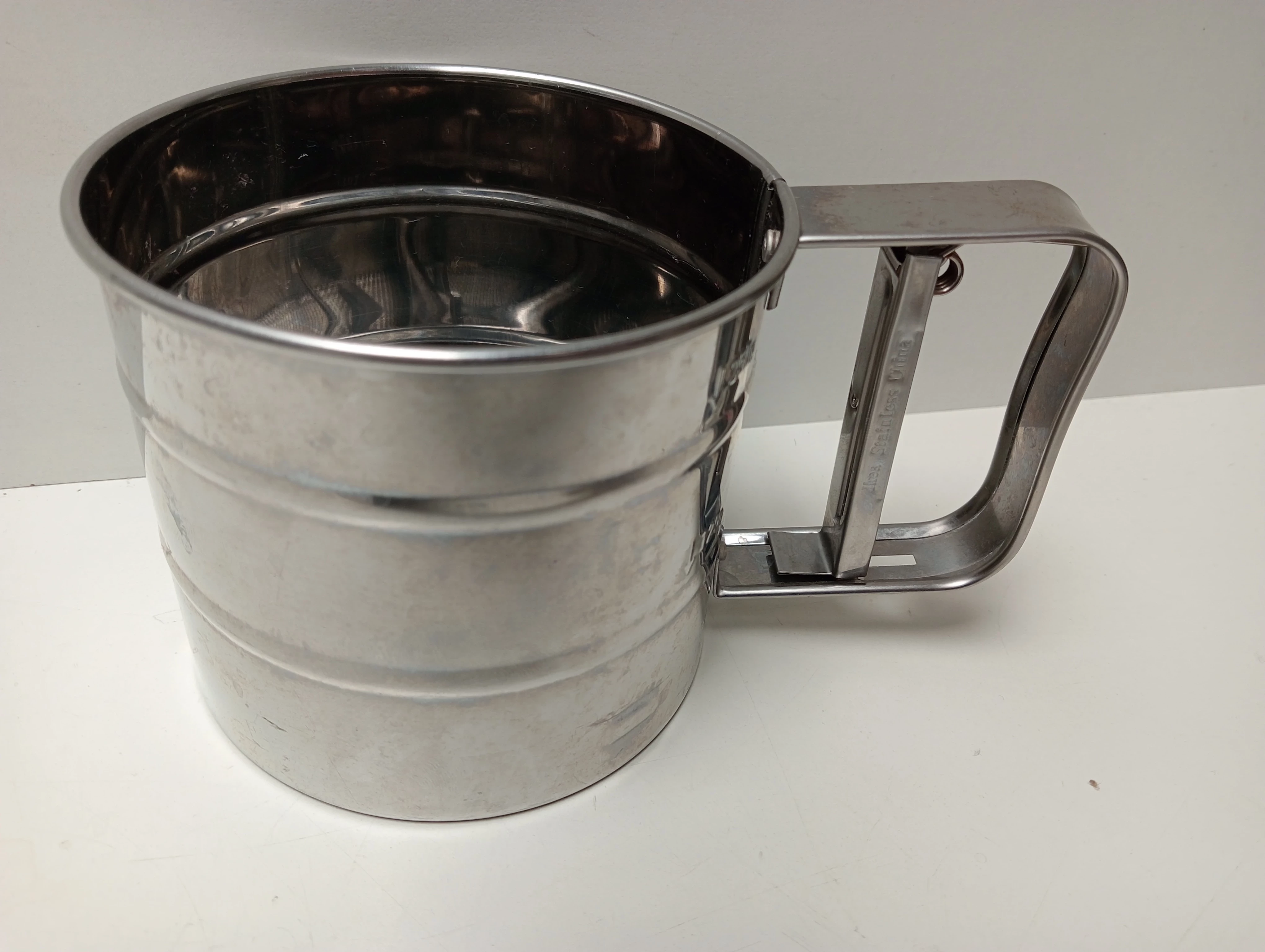 przesiewacz-sitko-maki-cukru-pudru-kubek-stalowy-osiedle-teatralne-3u15-krakow