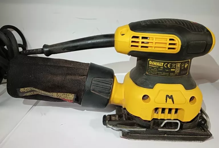 SZLIFIERKA OSCYLACYJNA DEWALT DWE6411 ZESTAW