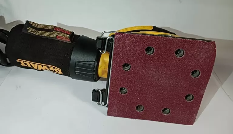 SZLIFIERKA OSCYLACYJNA DEWALT DWE6411 ZESTAW