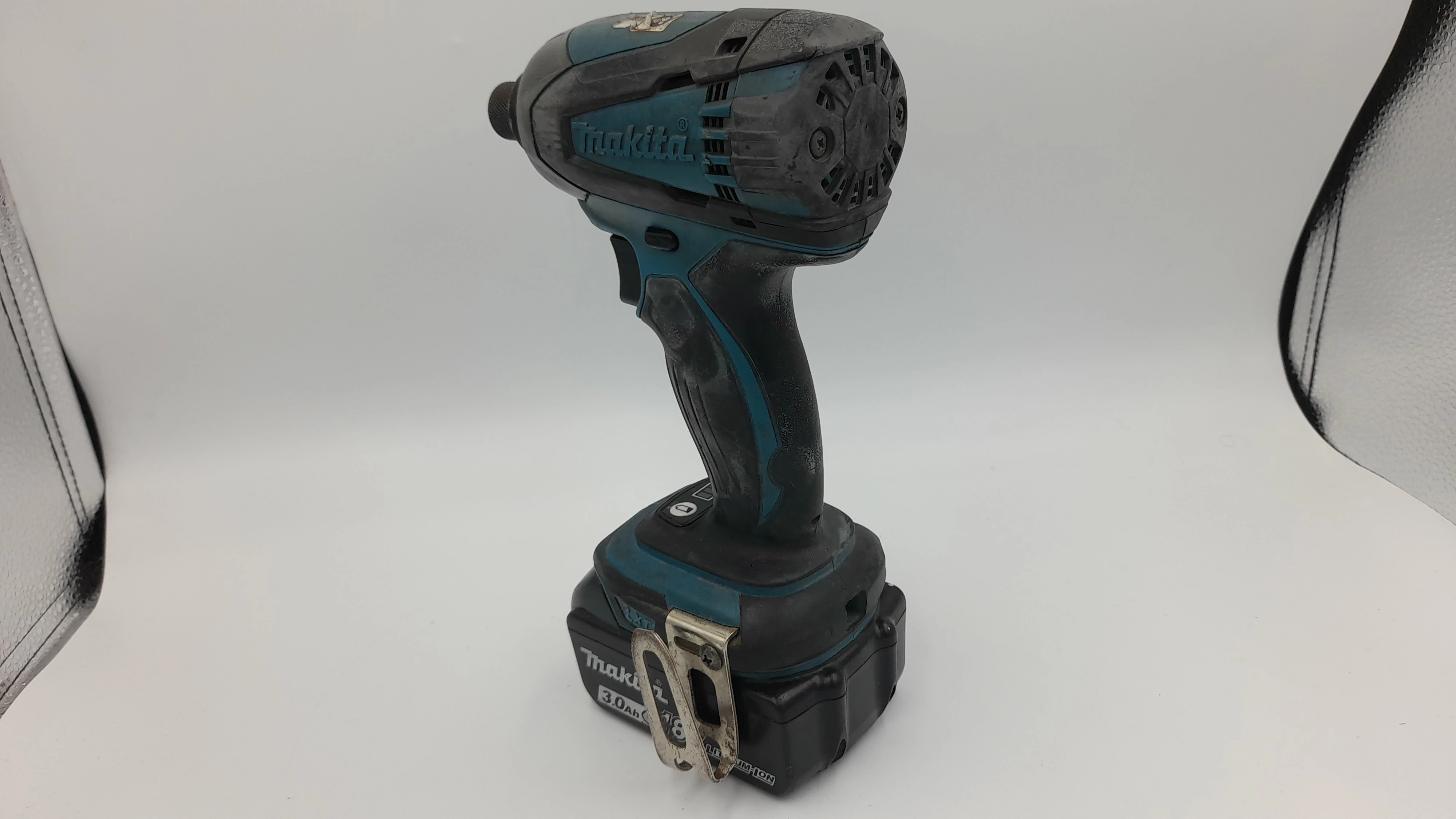 zakretarka-makita-dtd146-akumulator-10v-stan-uzywany