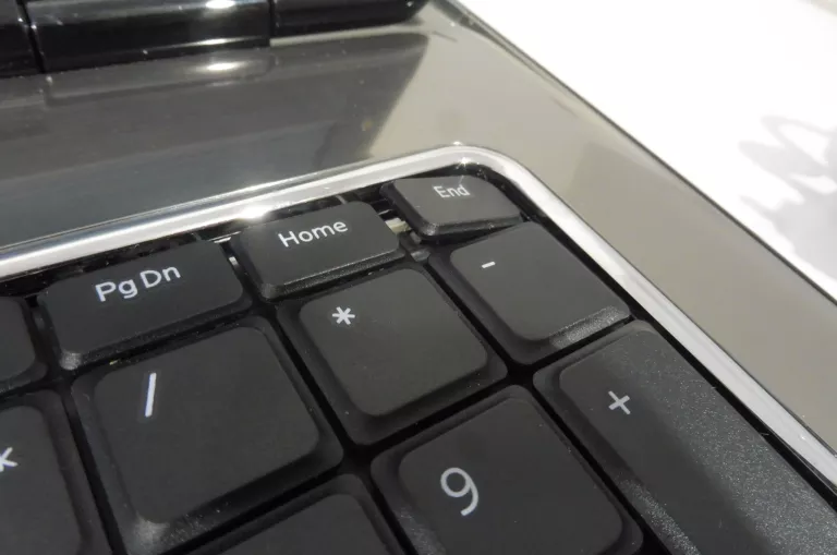 laptop-dell-inspiron-n7010-seria-procesora-intel-core-i5