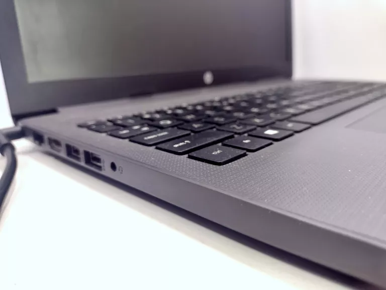 LAPTOP HP 255 G7 AMD A9-9425/8GB ZAS