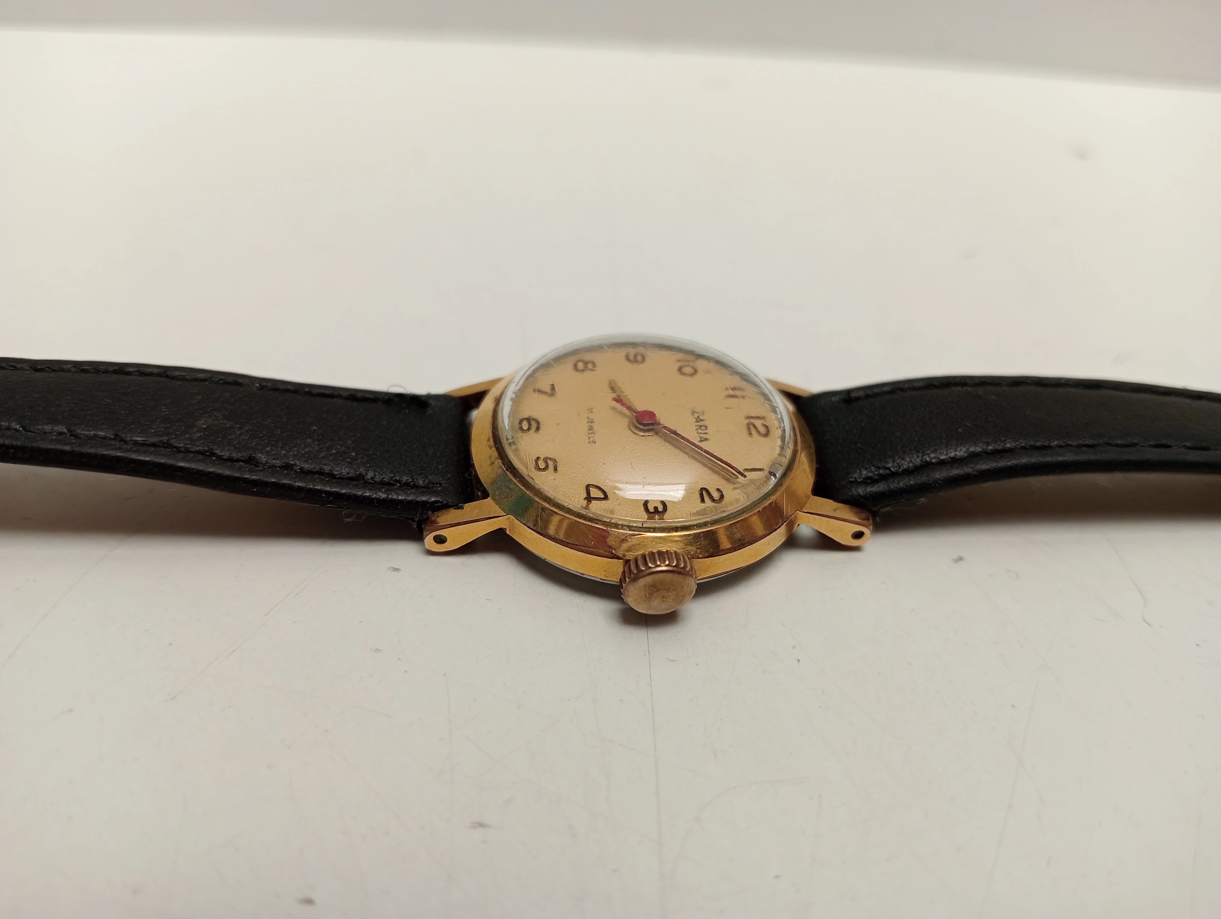 zegarek-damski-zaria-20096-pozlacany-21-jewels-typ-nareczny