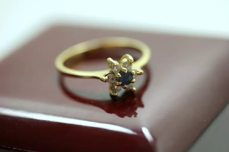 ZŁOTY PIERŚCIONEK P585 CYRKONIE 1,99G R14