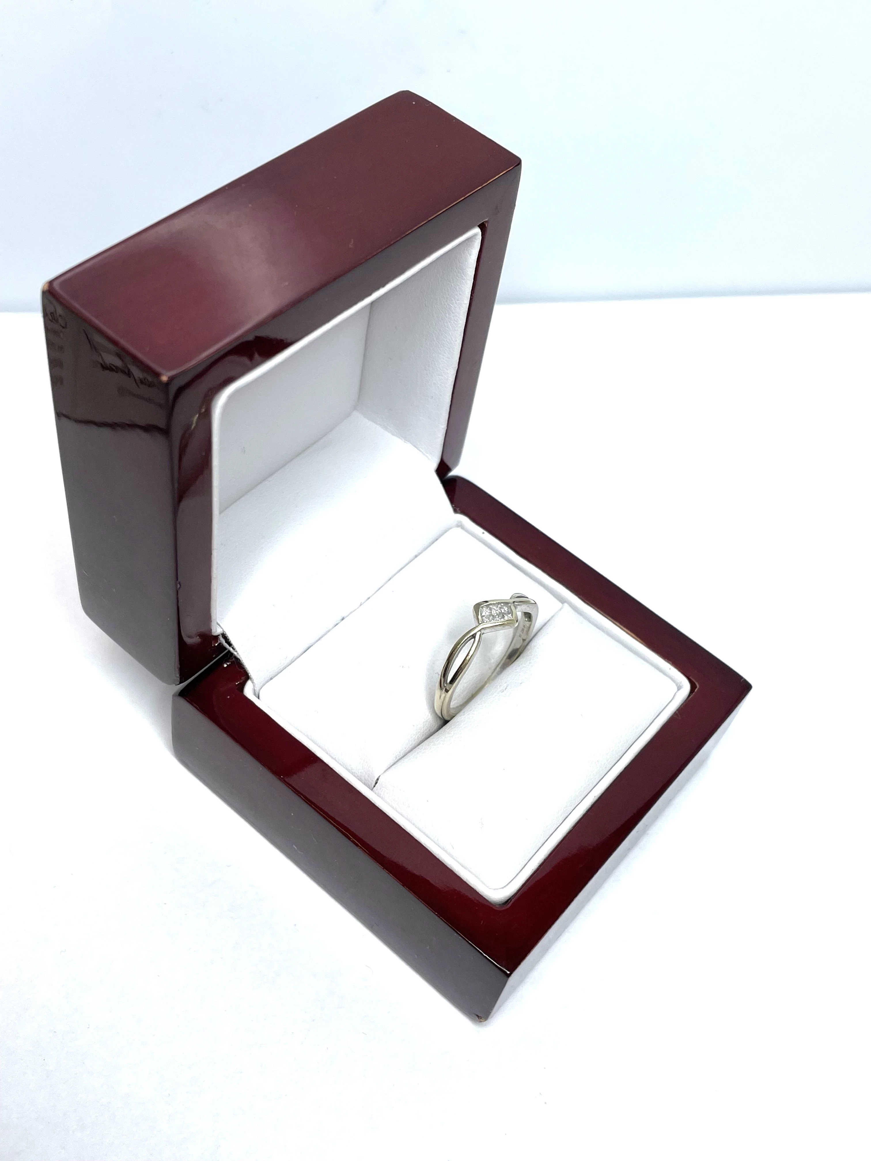 pierscionek-z-diamentami-biale-zloto-r16-10kt-kamien-17088-128