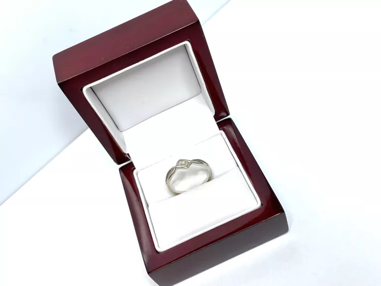 pierscionek-z-diamentami-biale-zloto-r16-10kt-stan-11323-2