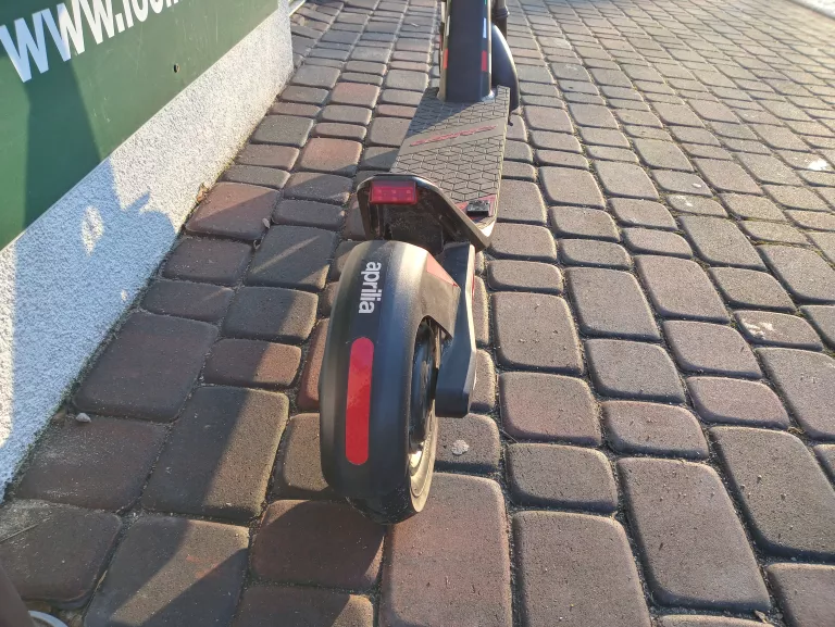 HULAJNOGA ELEKTRYCZNA APRILIA ESR2 GWARANCJA!