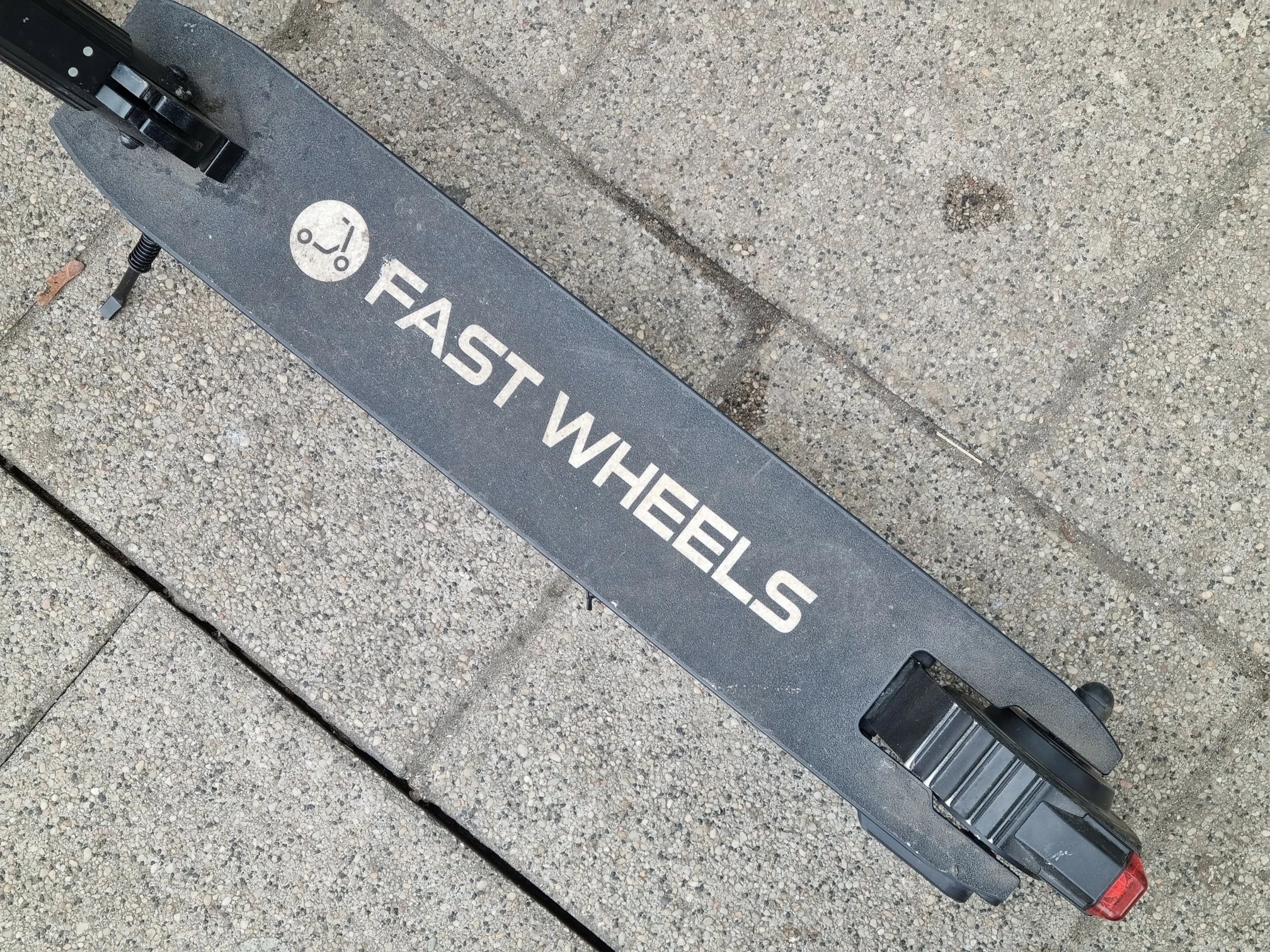 hulajnoga-elektryczna-fast-wheels-zab0020-marka-rebel
