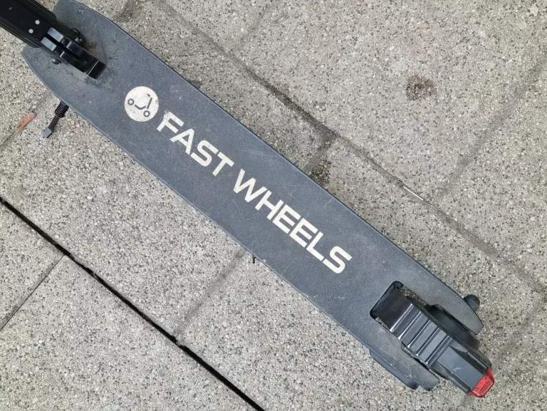hulajnoga-elektryczna-fast-wheels-zab0020-marka-rebel