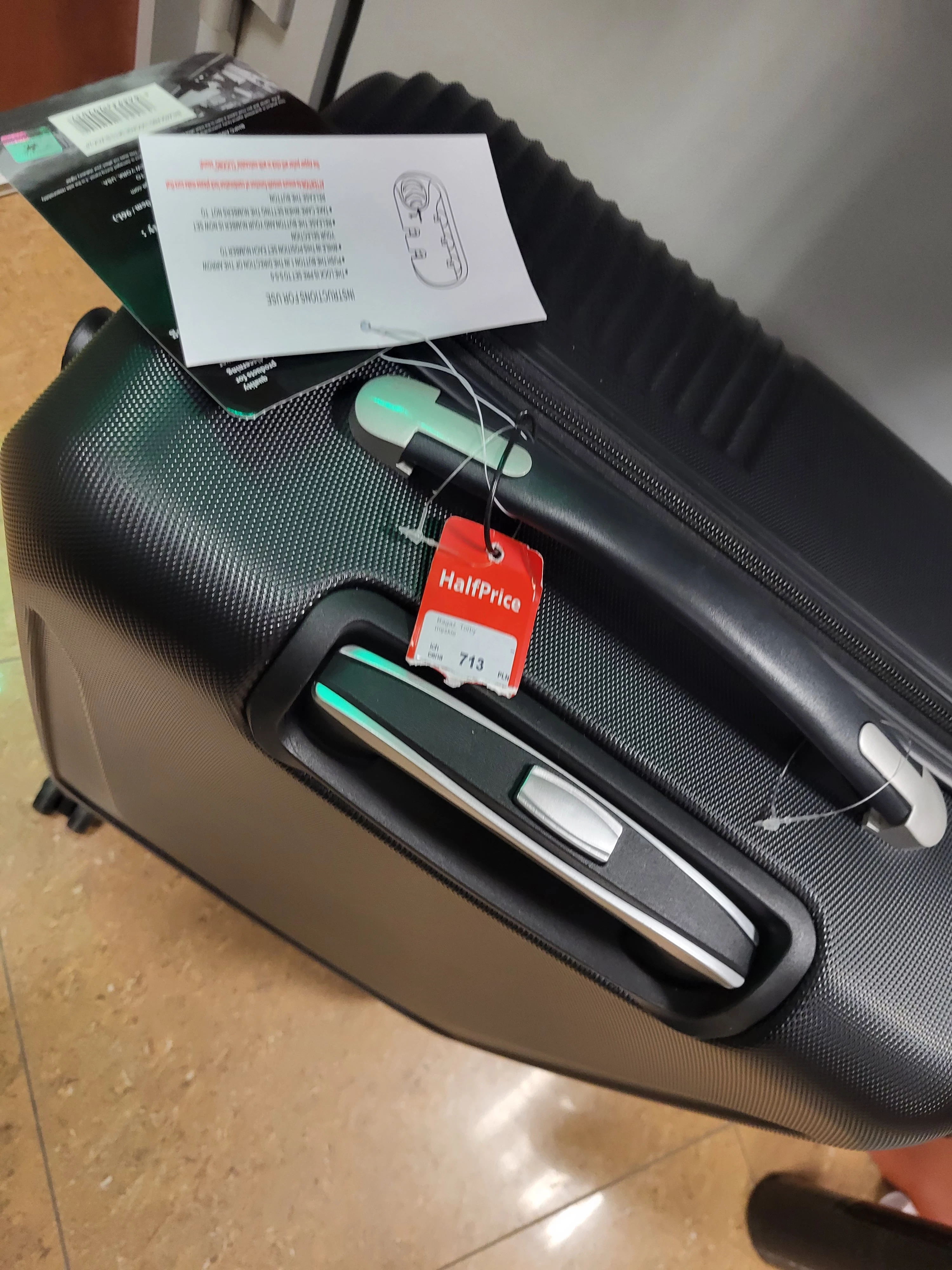 walizka-polo-club-rodzaj-walizki-twarde