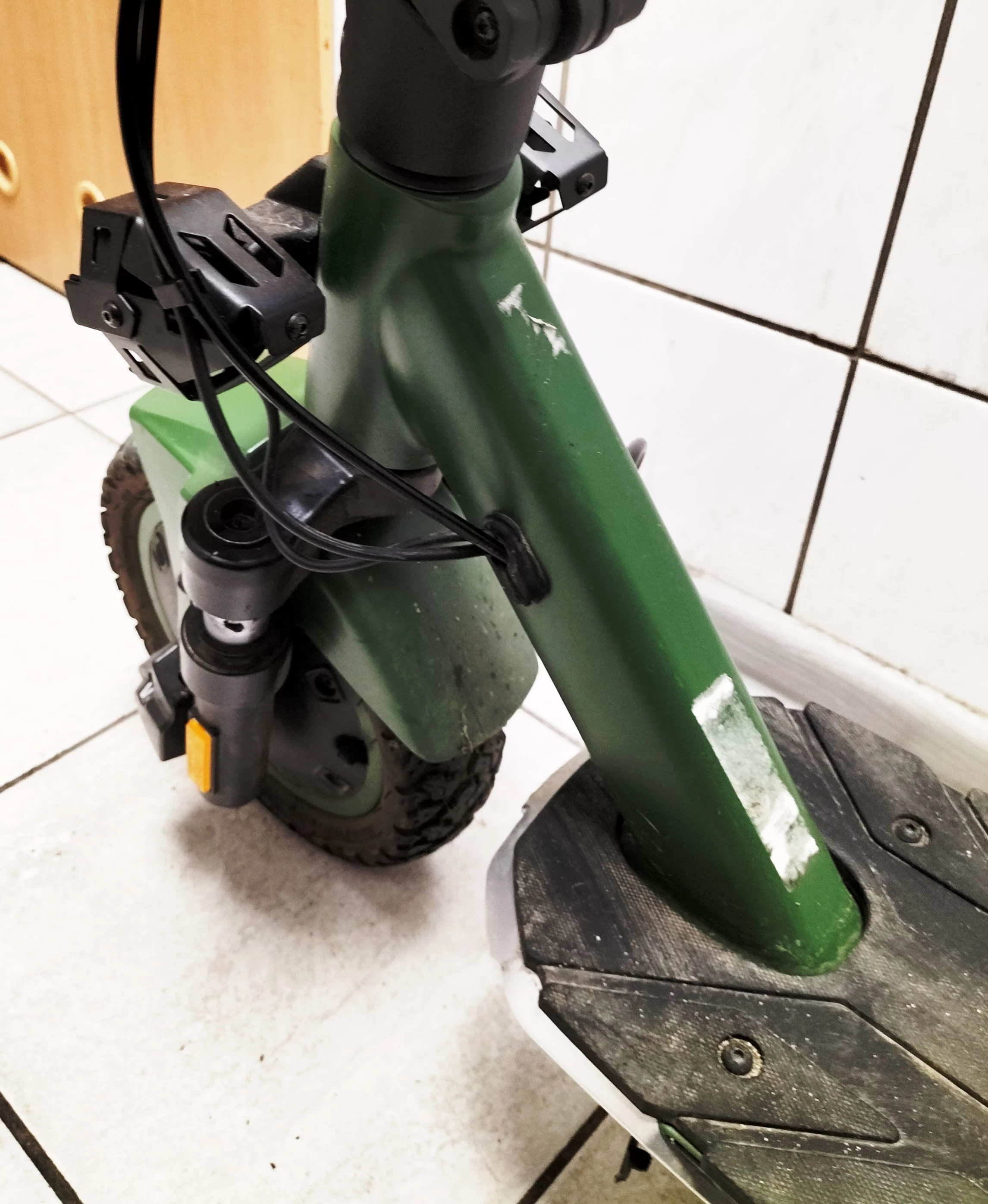 hulajnoga-elektryczna-jeep-2xe-kod-producenta-je-mo-210005