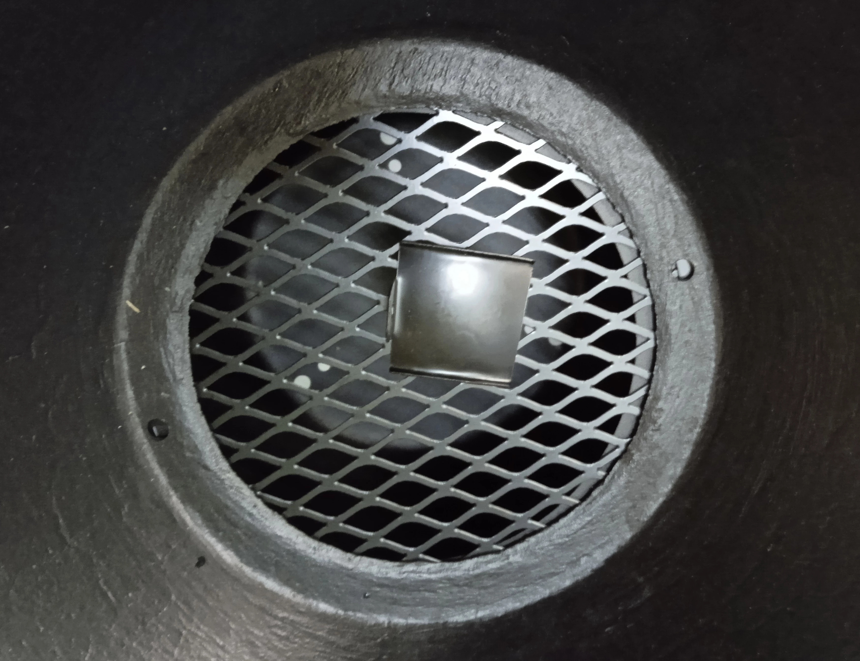 grill-tesco-zeliwny-weglowy-glebokosc-grilla-30