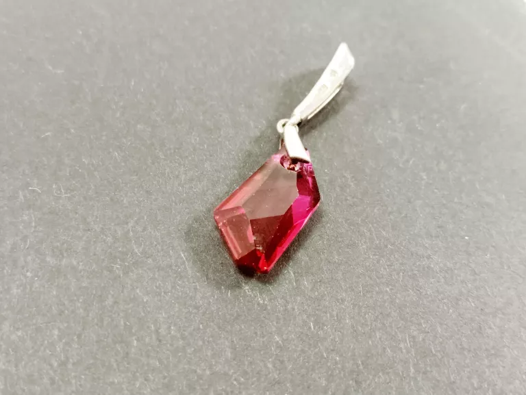 srebro-925-sz354-zawieszka-krysztal-fuksja-24g-pilsudskiego-27-skwierzyna