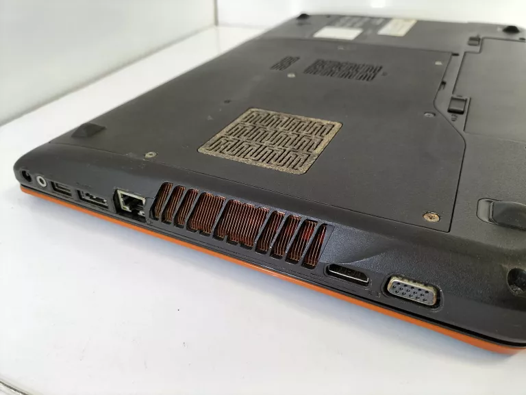 LAPTOP LENOVO Y570 OPIS ! INTEL I5 4GB GEFORCE GT