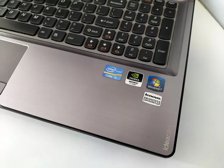 LAPTOP LENOVO Y570 OPIS ! INTEL I5 4GB GEFORCE GT