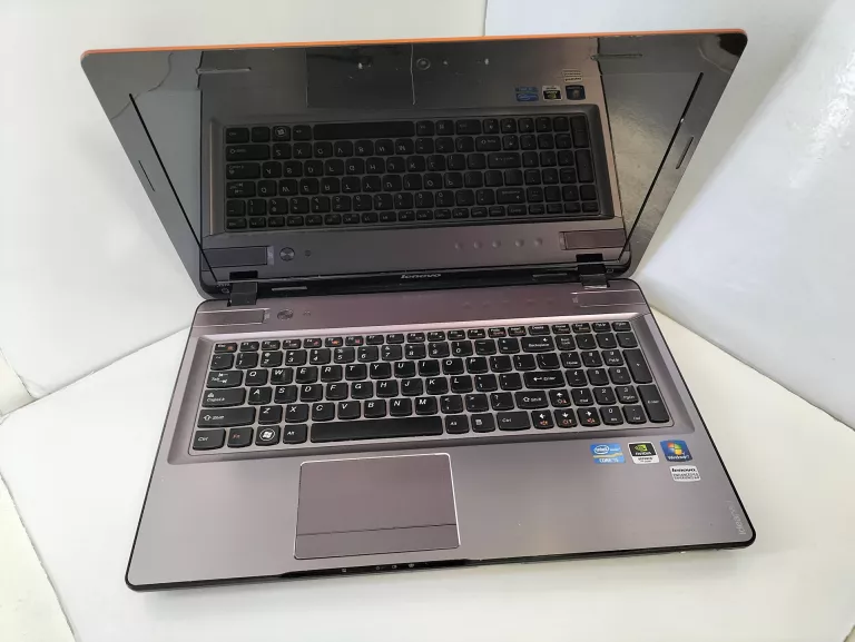LAPTOP LENOVO Y570 OPIS ! INTEL I5 4GB GEFORCE GT