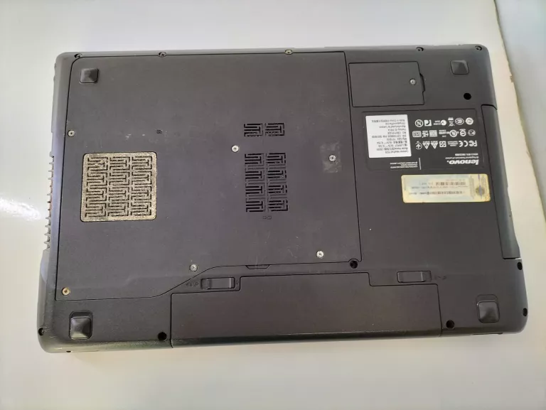 LAPTOP LENOVO Y570 OPIS ! INTEL I5 4GB GEFORCE GT