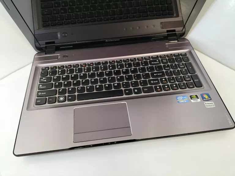 LAPTOP LENOVO Y570 OPIS ! INTEL I5 4GB GEFORCE GT