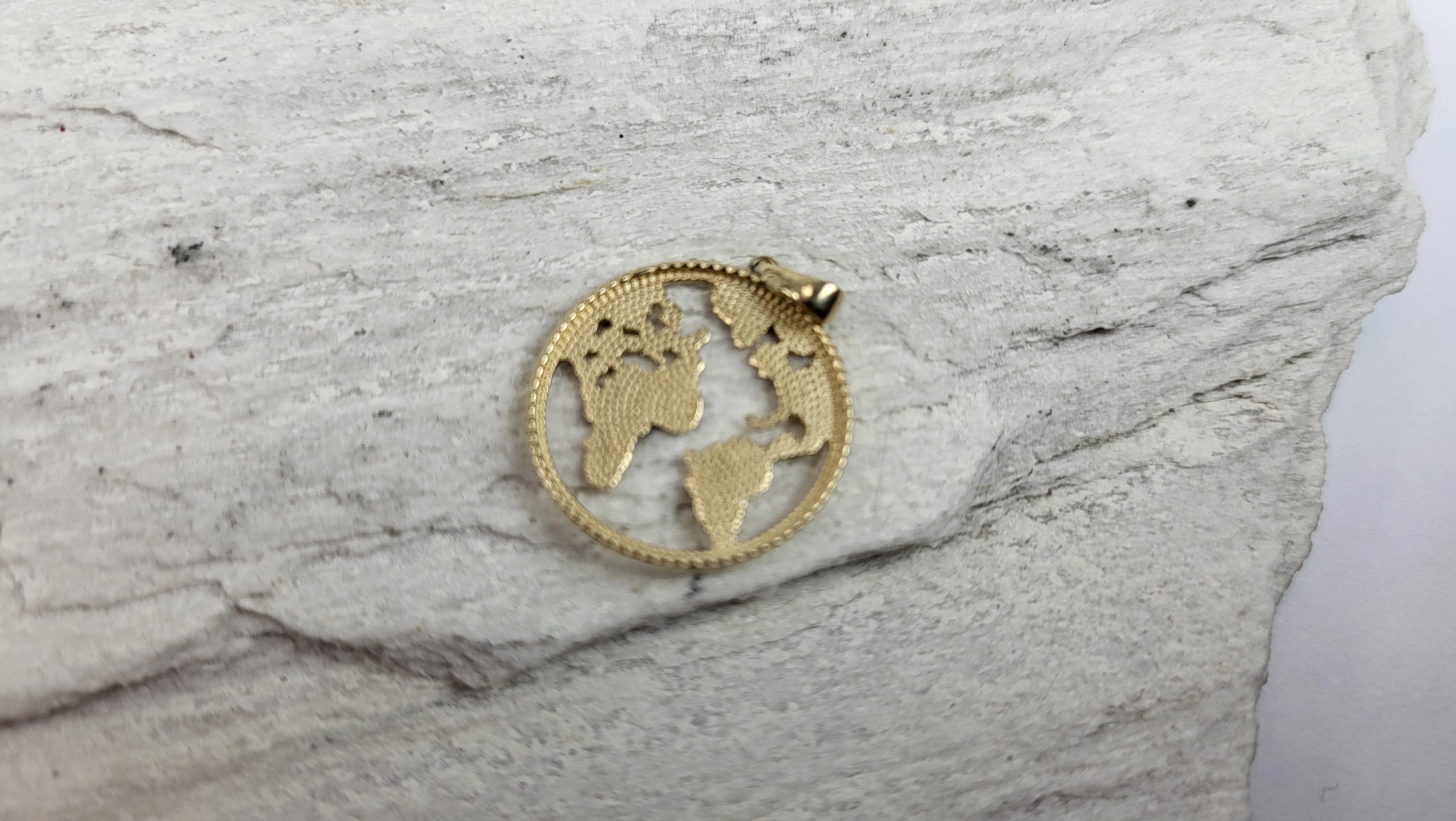 zlota-zawieszka-585-mapa-swiata-stan-1010-marka-inna-marka