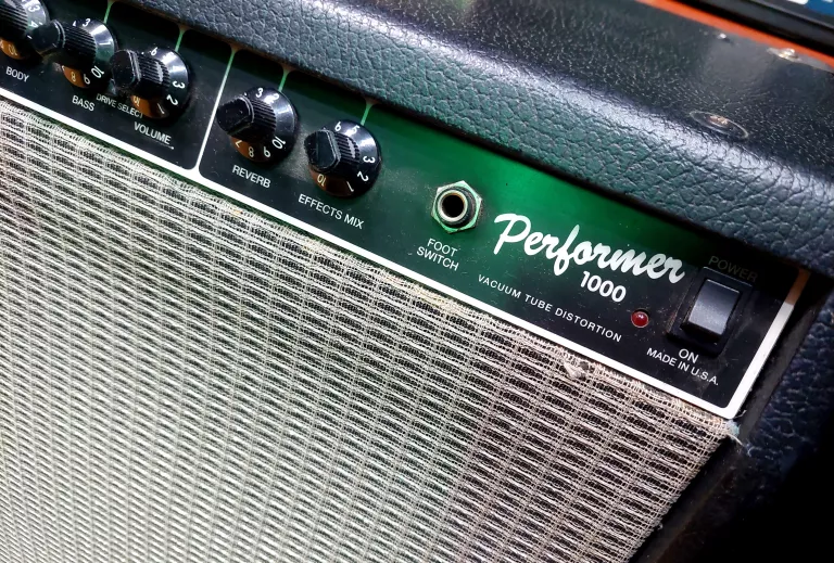 WZMACNIACZ GITAROWY FENDER PERFORMER 1000