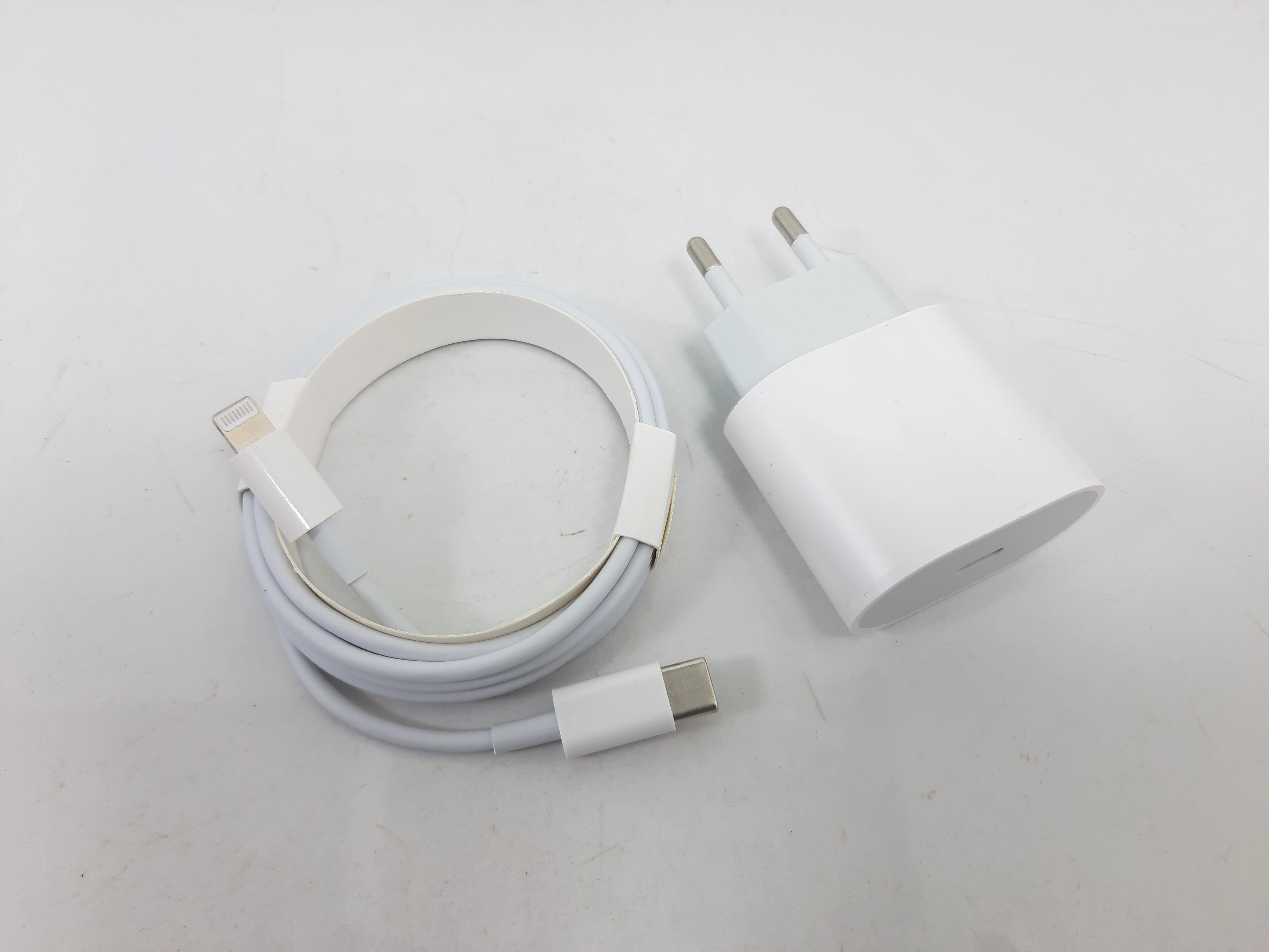 ladowarka-c-lightning-biala-stan-11323-2