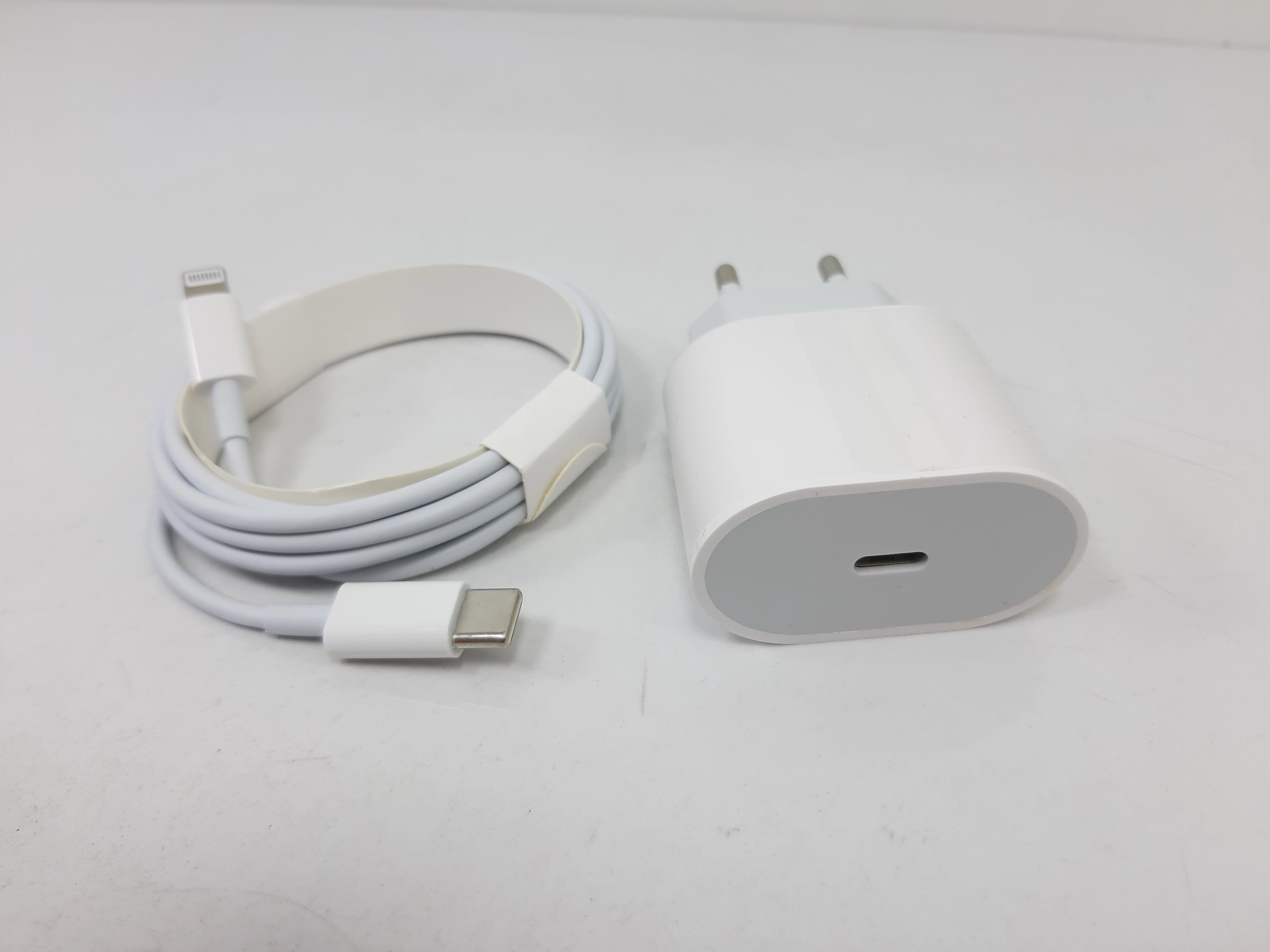 ladowarka-c-lightning-biala-ean-gtin-5906809792441