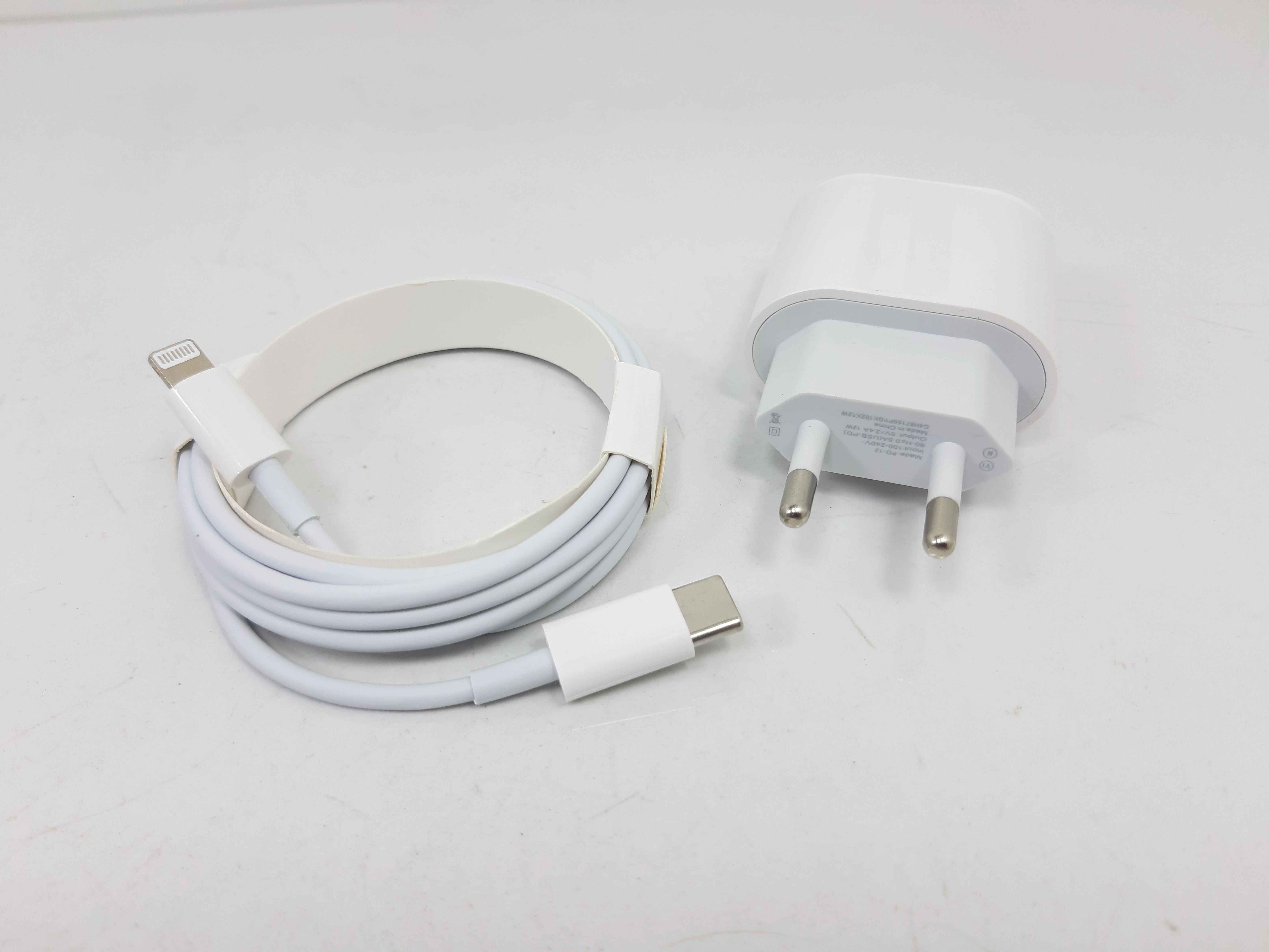 ladowarka-c-lightning-biala-kod-producenta-5906809792441