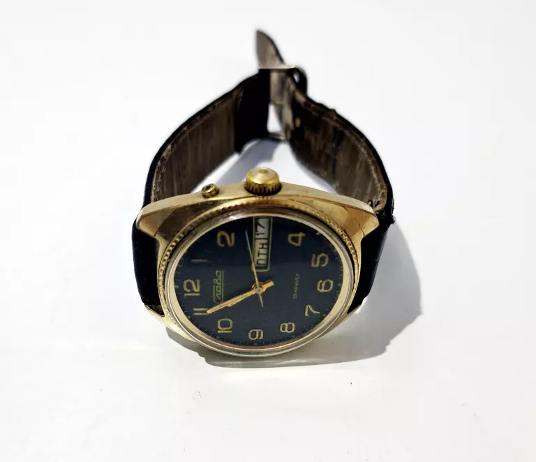 ZEGAREK SLAVA 26 KAMIENI