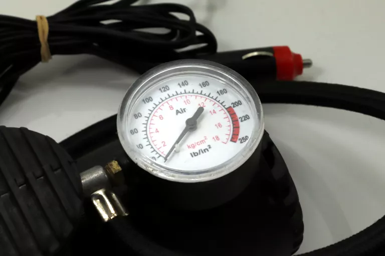 kompresor-samochodowy-12v-bottari-250-psi-marka-bottari