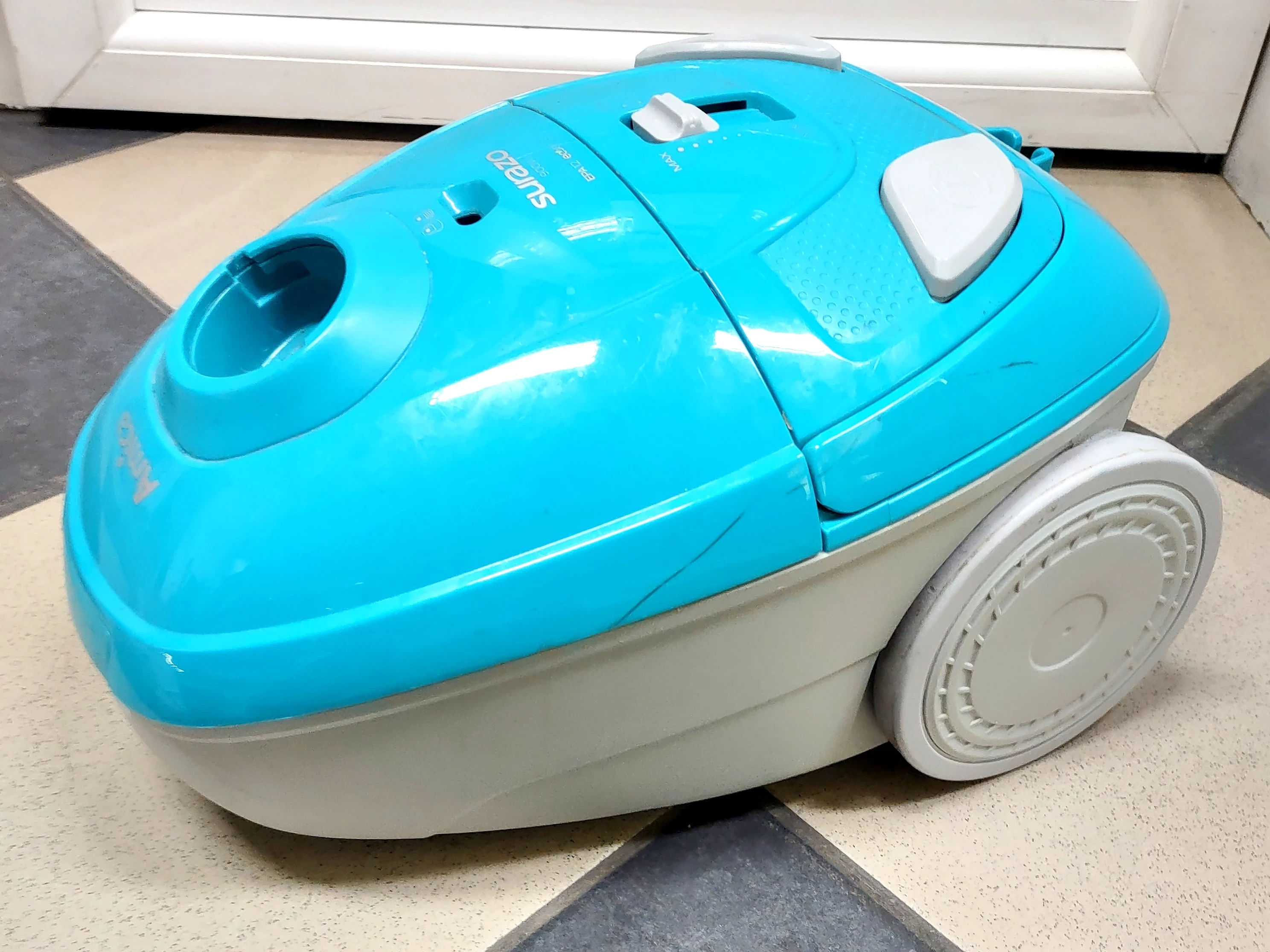 odkurzacz-amica-surazo-epa-12-rura-kolor-dominujacy-srebrnyszary