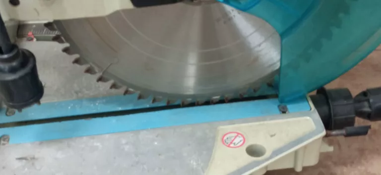 MAKITA LS1214L PIŁA UKOŚNICA STOŁOWA