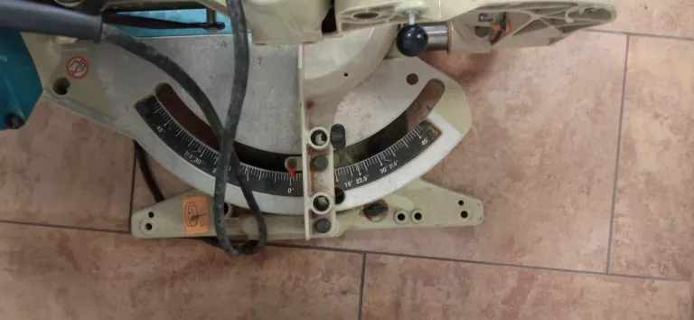 MAKITA LS1214L PIŁA UKOŚNICA STOŁOWA