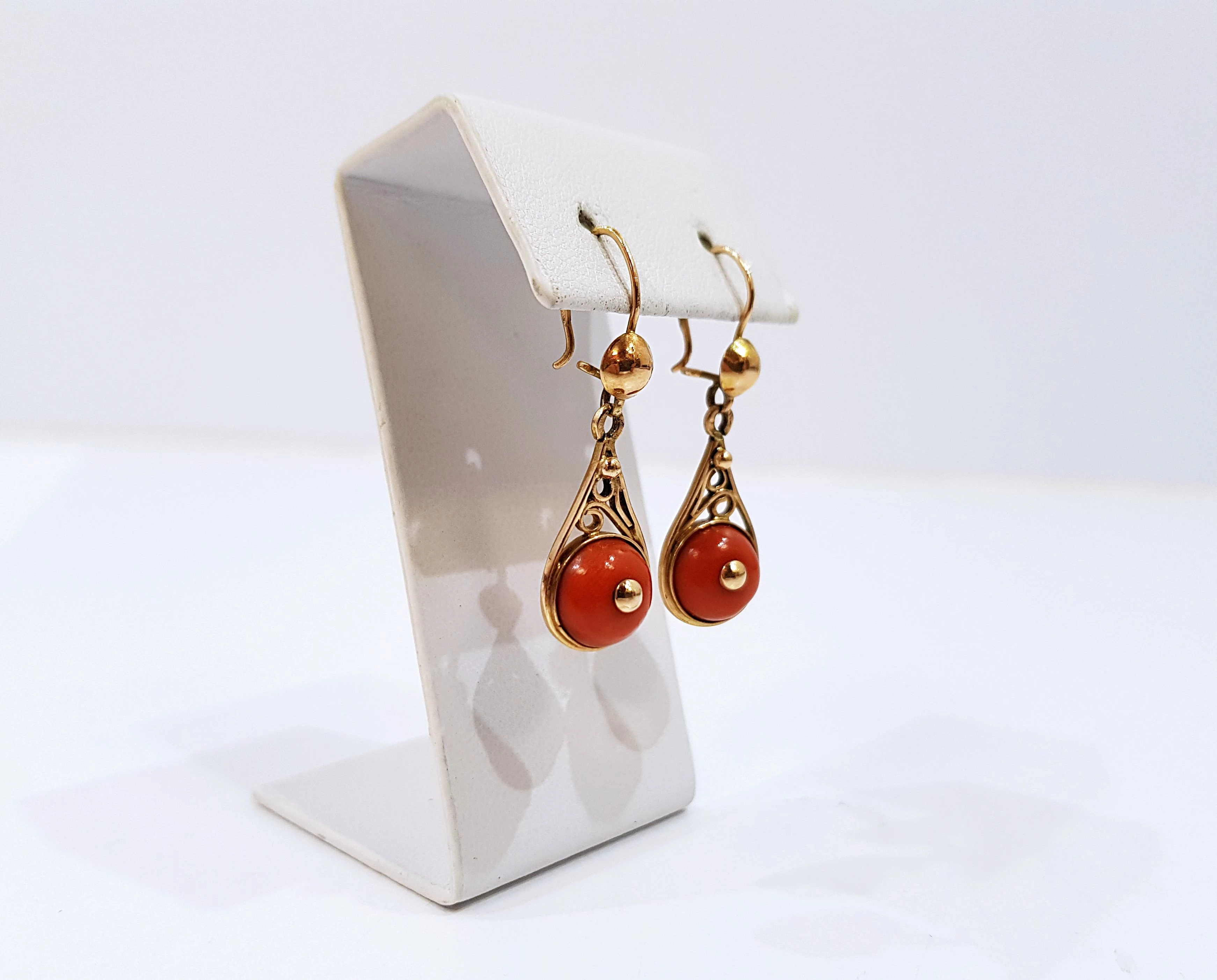 zlote-kolczyki-z-koralem-351g-583-rodzaj-klasyczne