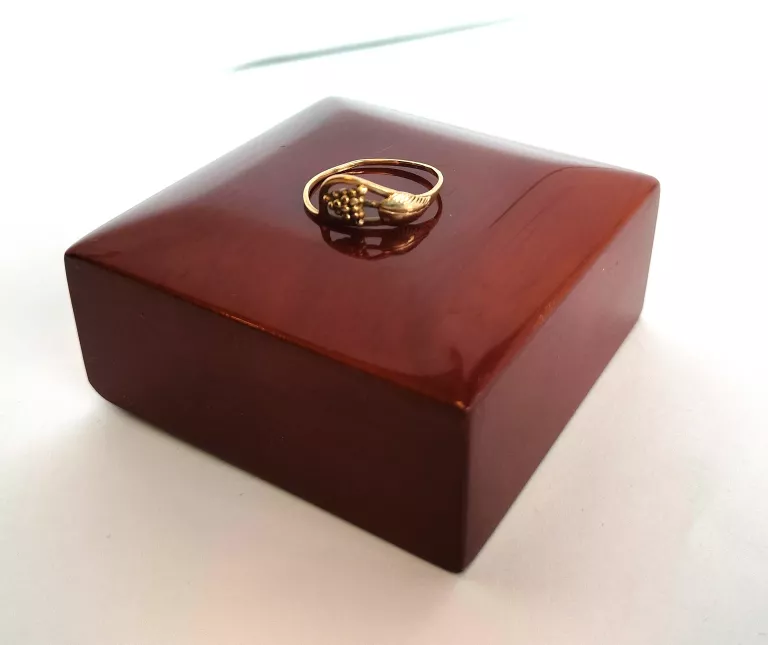 delikatny-zloty-pierscionek-585-110-r11-material-zloto