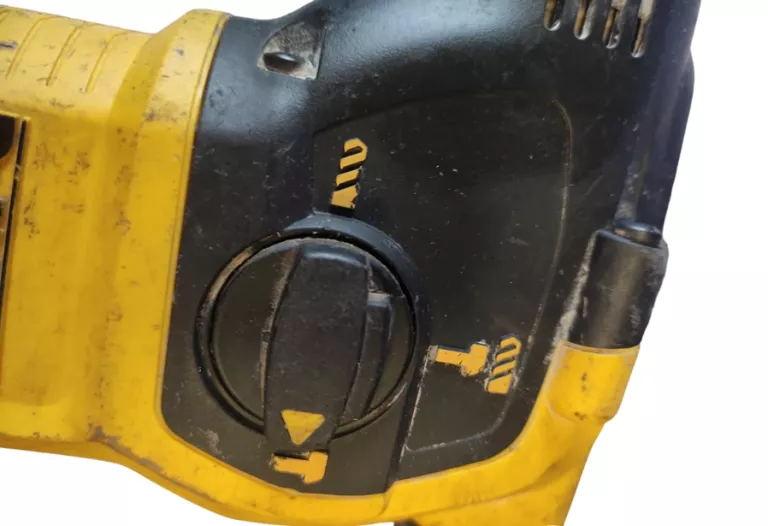 MŁOTOWIERTARKA DEWALT D25333