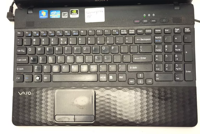 laptop-sony-vaio-pcg-71811m-wylacza-sie-rozdzielczosc-px-1366-x-768