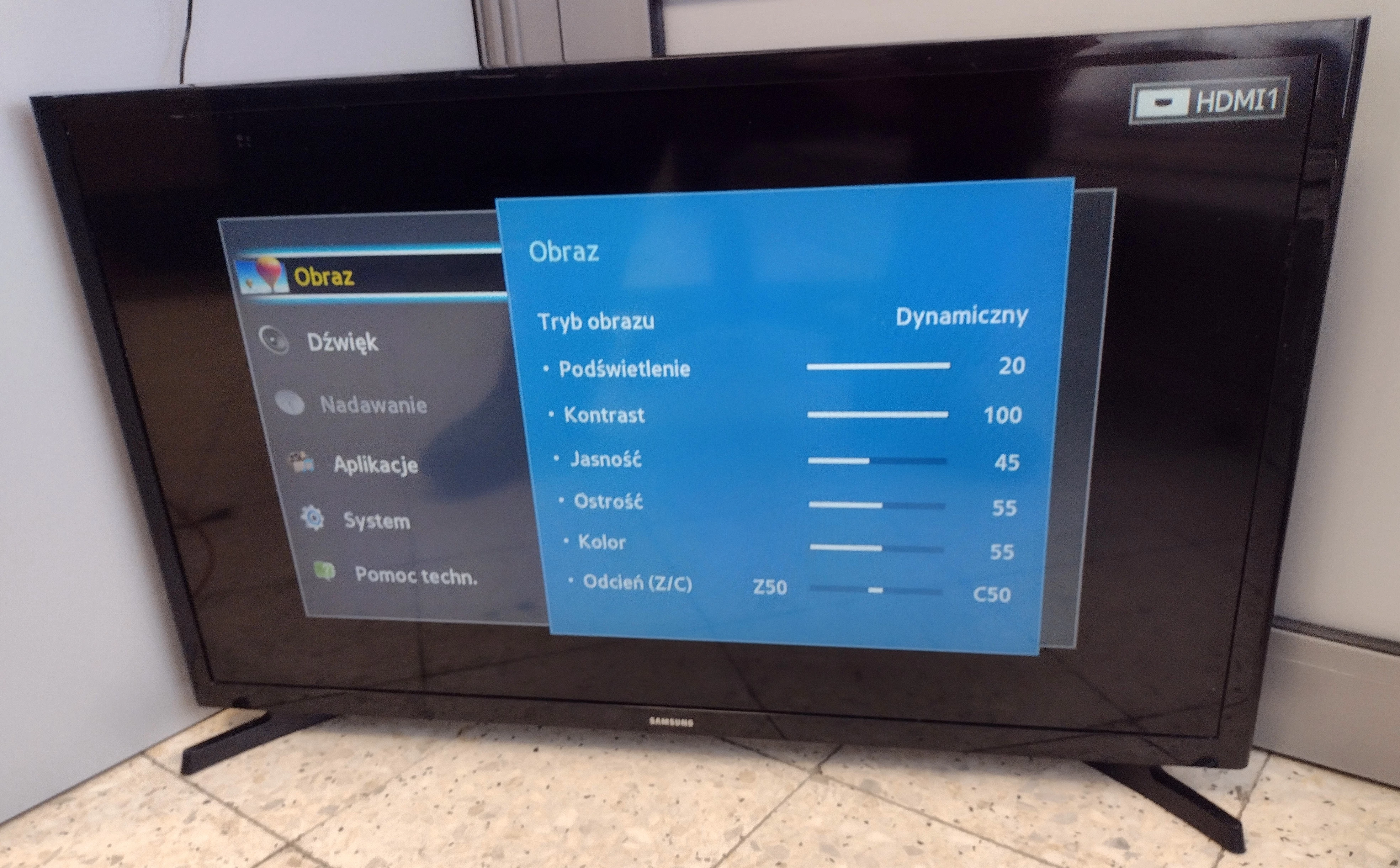 telewizor-samsung-32-ue32j4000-pilot-marka-samsung